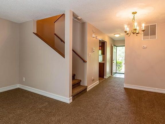 4th image of 605D Idlewood Ln