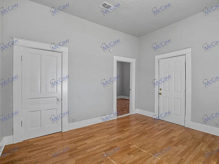 419 N Grand Ave #A — Photo 6
