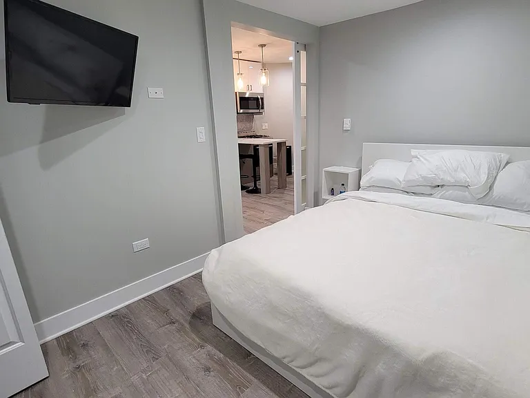 1207 W Newport Ave #F — Photo 6