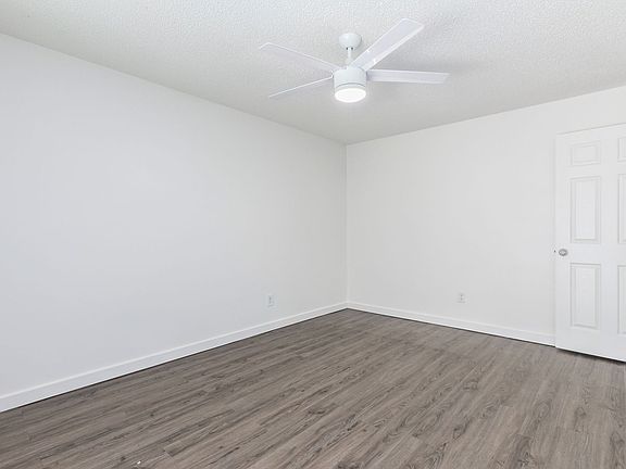 5th image of 3120-3130 N 39th St #11