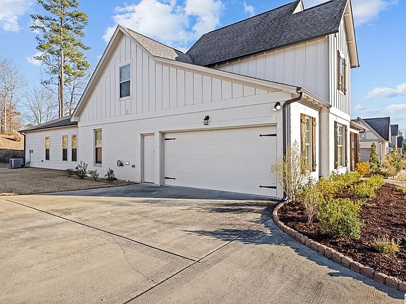 5th image of 208 Oak Hill Ln