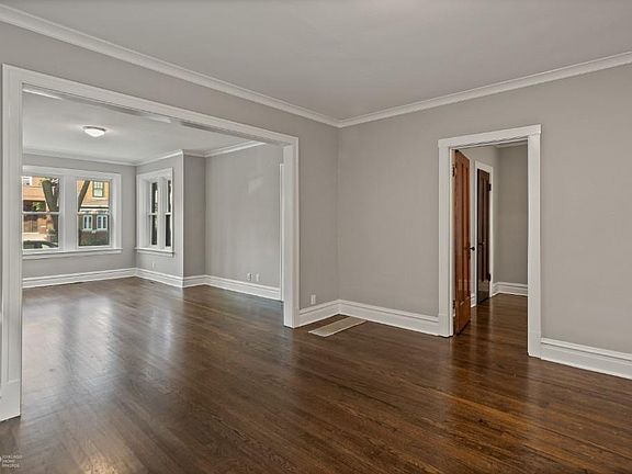 3rd image of 4235 N Leavitt St