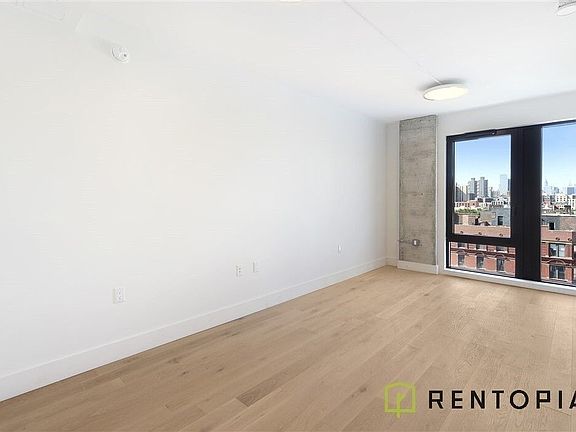 3rd image of 58 W 125th St #1002