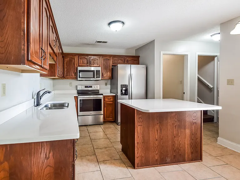 2346 Kindlewood Dr — Photo 8