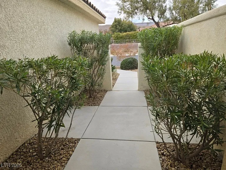 5196 Alfingo St #- — Photo 32