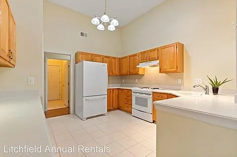 3 bed, 1795 sqft, $2,800 — Photo 4