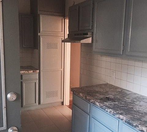 5th image of 10907 Moorpark St