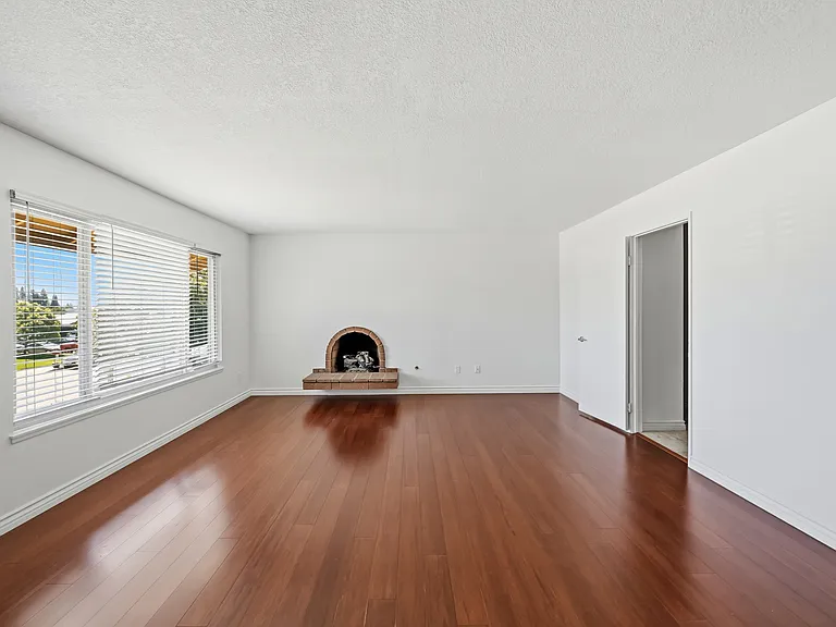 8566 Club House Dr — Photo 24