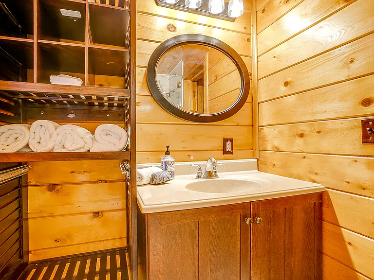 502 Western Hills Trl — Photo 35