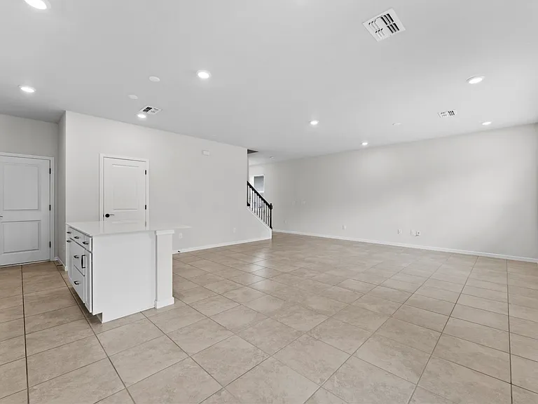20602 Monza Loop — Photo 7