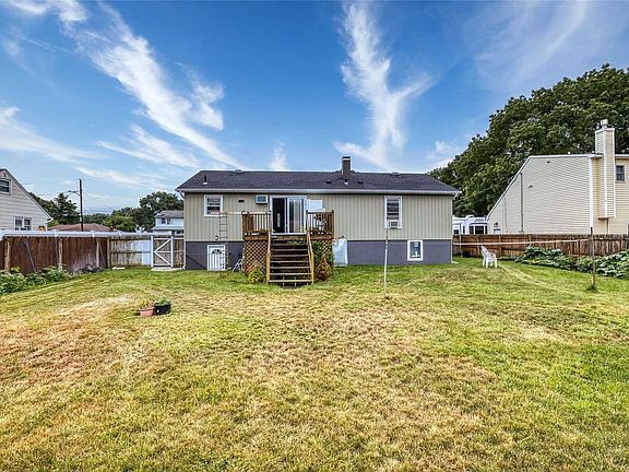 5th image of 39 Alcolade Dr E