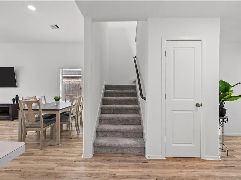 512 Maple Bend Ln — Photo 21