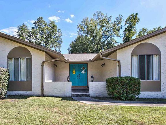 3rd image of 3525 Carrington Dr