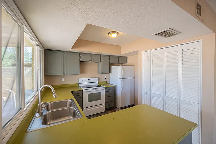 2812 S Cottonwood Dr — Photo 10