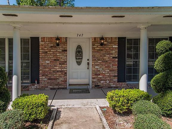 2nd image of 747 Riverbend Blvd