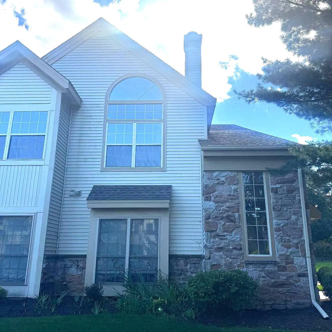 Montgomery Brooke — Photo 1
