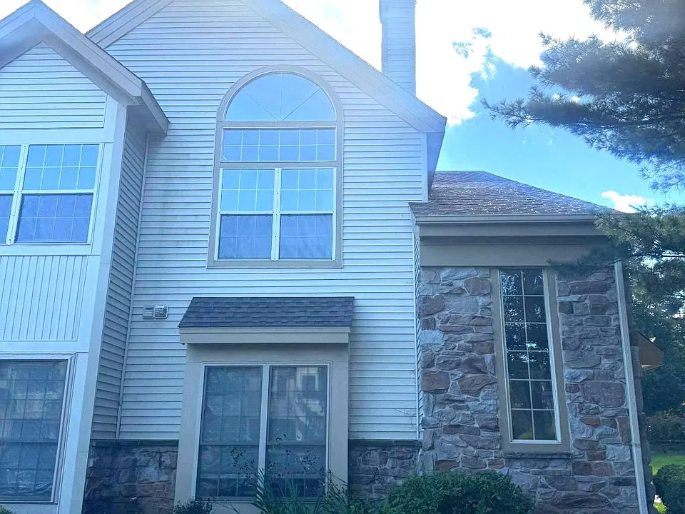 1602 Foxmeadow Cir #1602