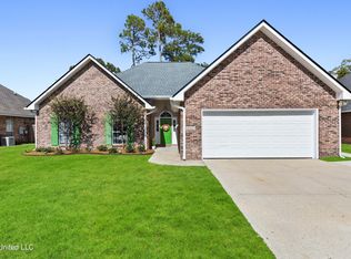 12600 Hamilton Dr, Ocean Springs, MS 39564