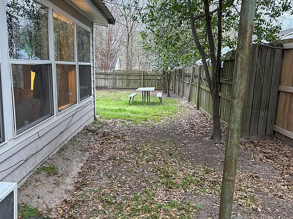 4th image of 305 Wigley St