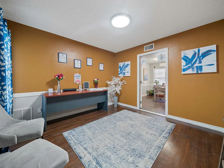 Driftwood Apartments — Photo 5