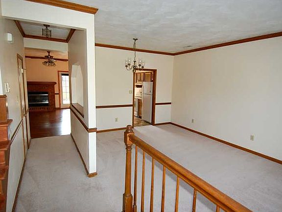 4th image of 423 Greenview Dr
