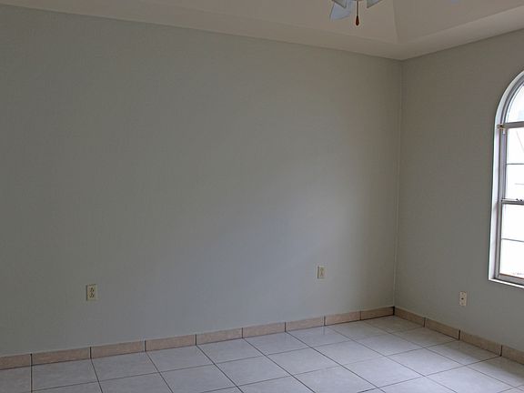 3rd image of 2101 W Buena Vista Ave