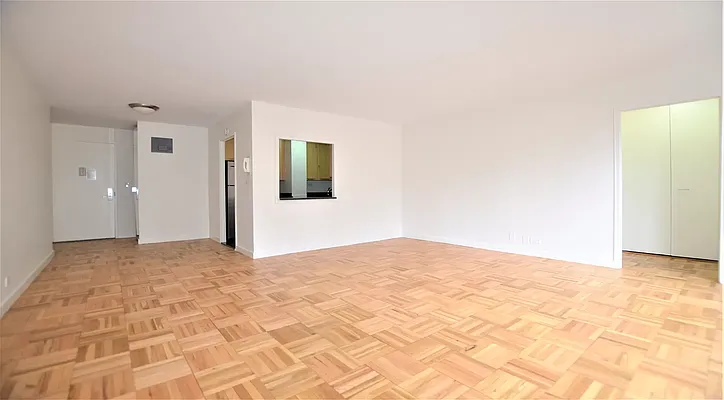 Rented by Manhattan Realty Group | media 13