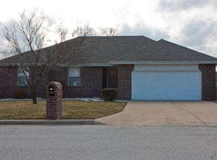 711 S Redwood Ct, Nixa, MO 65714