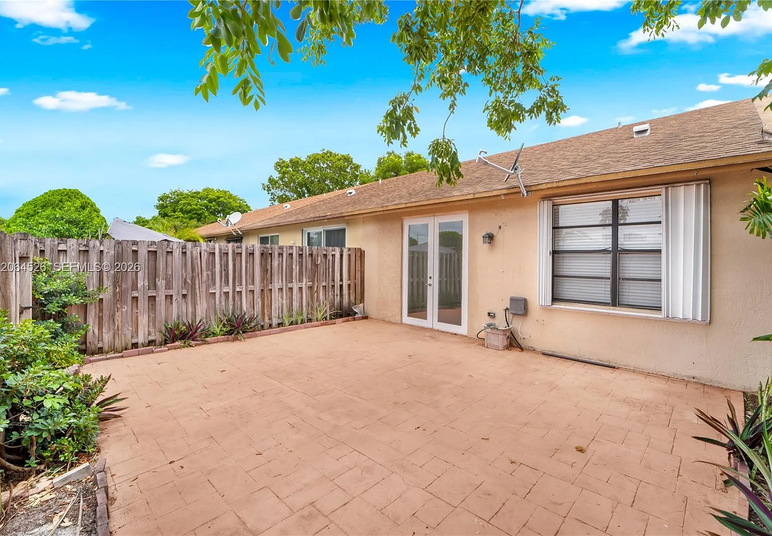3 bed, 2.0 bath, 1093 sqft, $3,000 — Photo 3