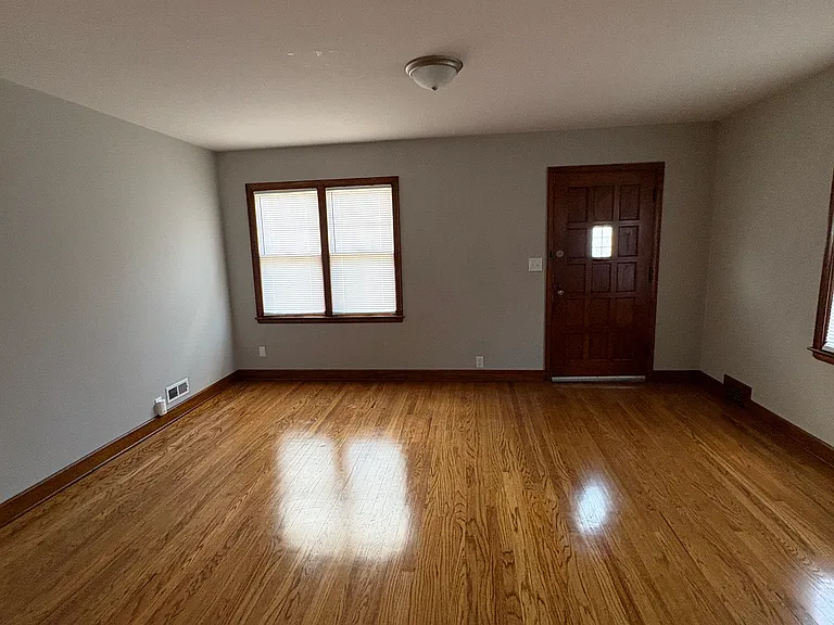 3717 S 48th St — Photo 11