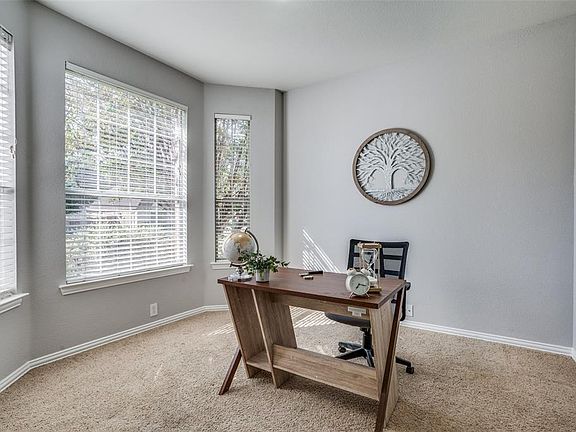 4th image of 2724 Meadow Lake Dr