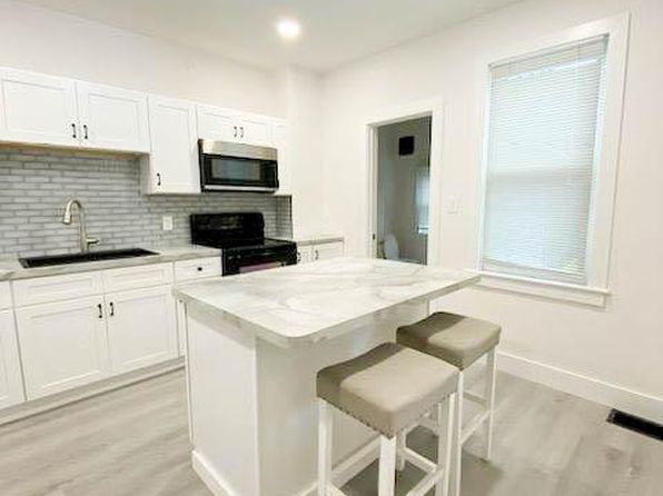 2102 Columbia Ave #R, Whitehall, PA 18052 – 1-bedroom rental in Whitehall