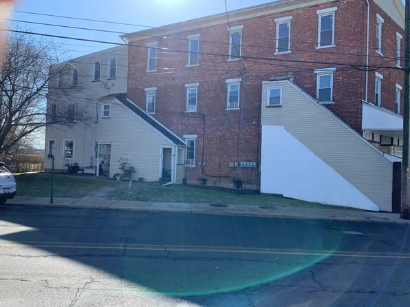 2 E Broad St, Trumbauersville, PA