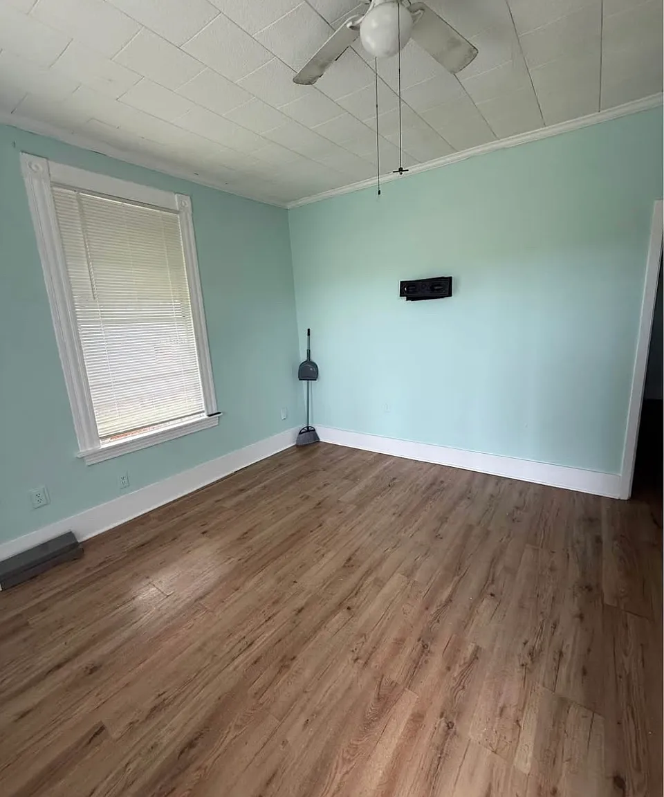 2 bed, 1000 sqft, $700 — Photo 2