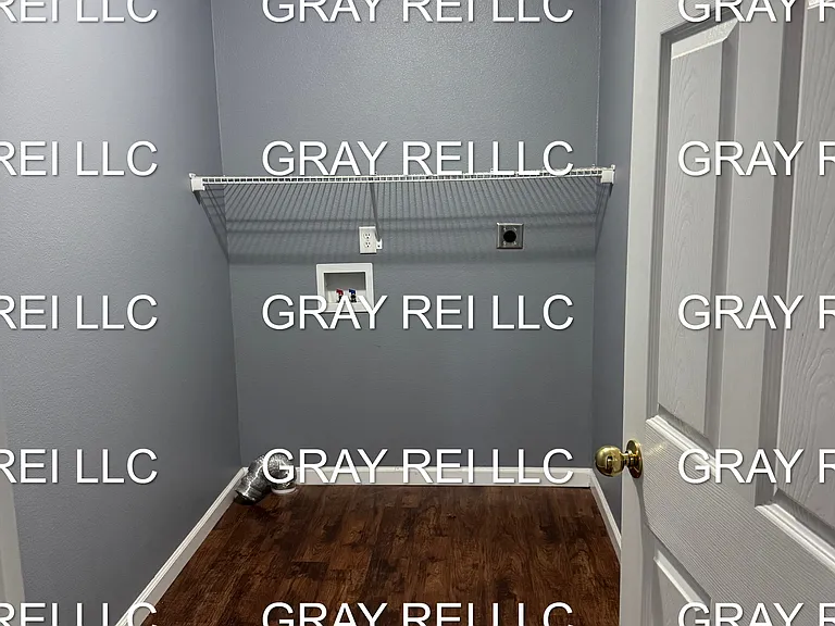 528 Cherokee Ave — Photo 2