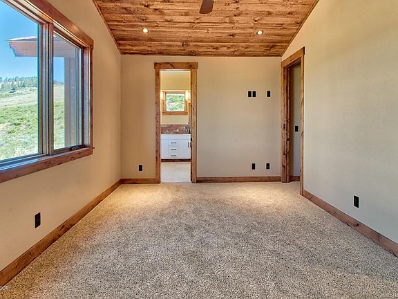 5th image of 46 Evergreen Dr