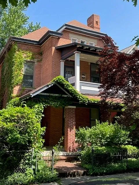 3 bed, 2.5 bath, 2364 sqft, $3,100 — Photo 2