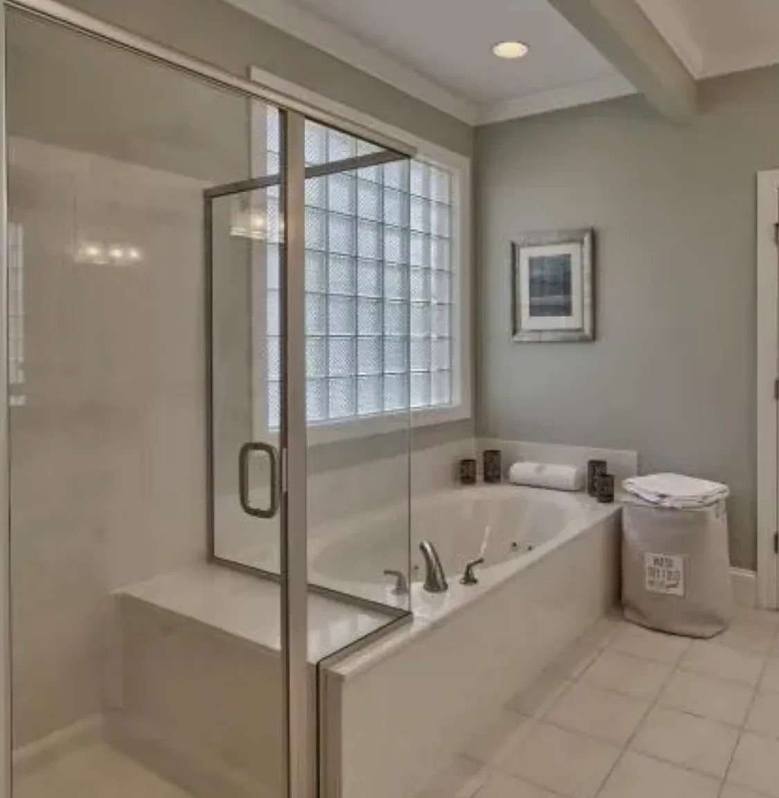 4 bed, 3.5 bath, 3700 sqft, $3,500 — Photo 3