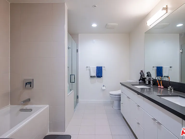105 S Mariposa Ave #204 — Photo 7