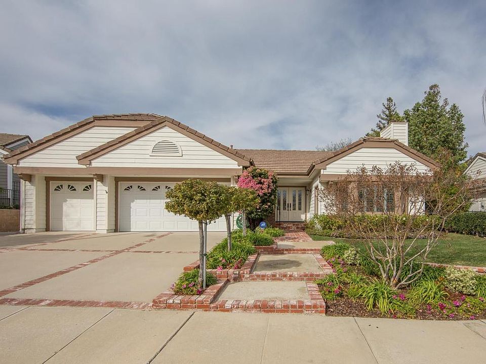 1st image of 488 Twin Oaks Ct