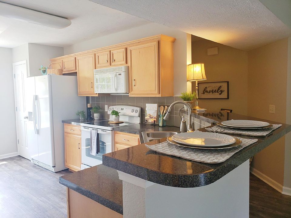 1st image of 332 Arapaho Dr
