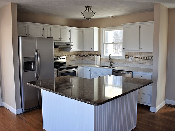 4th image of 200 Hilltop View Ln