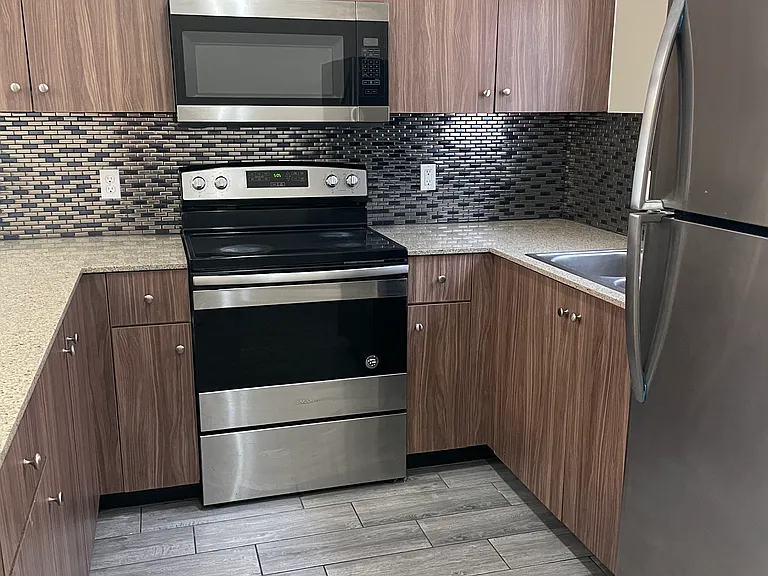 501 Carlisle Ave — Photo 1
