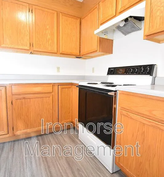 813 W Villard St #71 — Photo 12