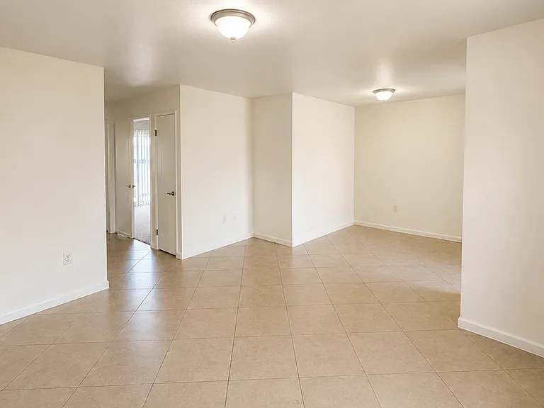Mira Monte Apartments — Photo 23