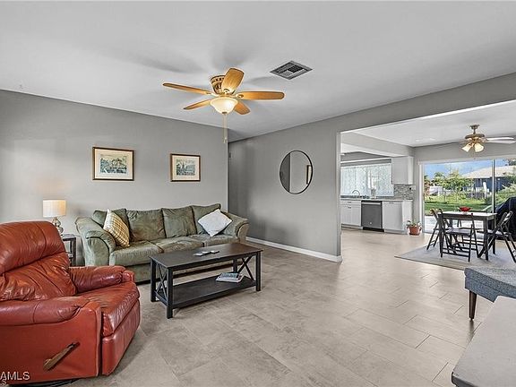 5th image of 409 SW 44th St