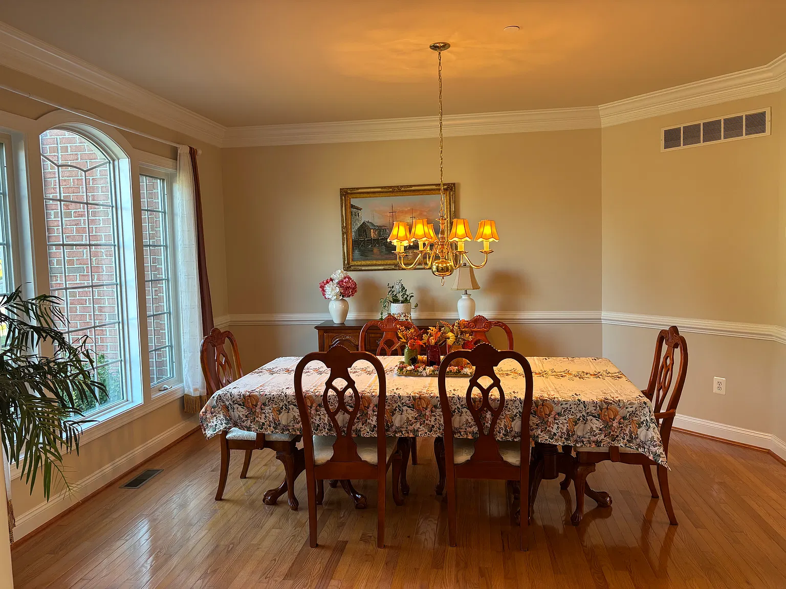 5 bed, 5.5 bath, 4472 sqft, $5,300 — Photo 4