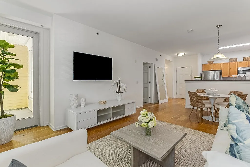 Pier Village Apartments — Photo 4