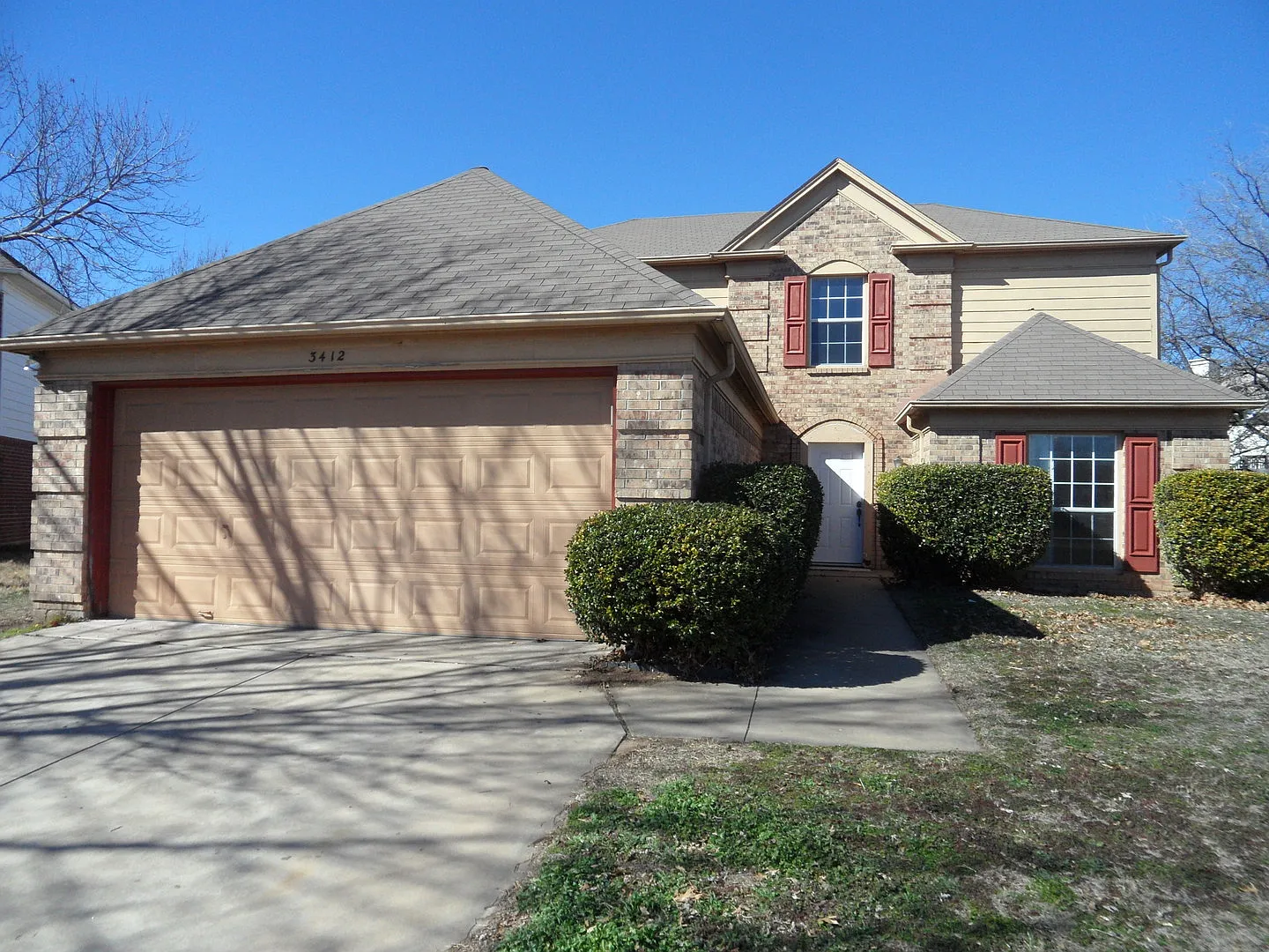 Stunning 4BR/2.5BA South Fort Worth Gem with Sun Room & 2-Car Garage! — Photo 4
