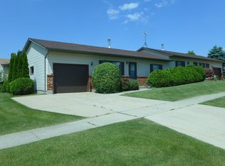 1601 Powers Rd, Woodstock, IL 60098